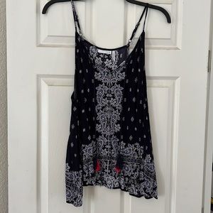 LOQ brand cami style shirt size says xxl but really large cute with white shorts